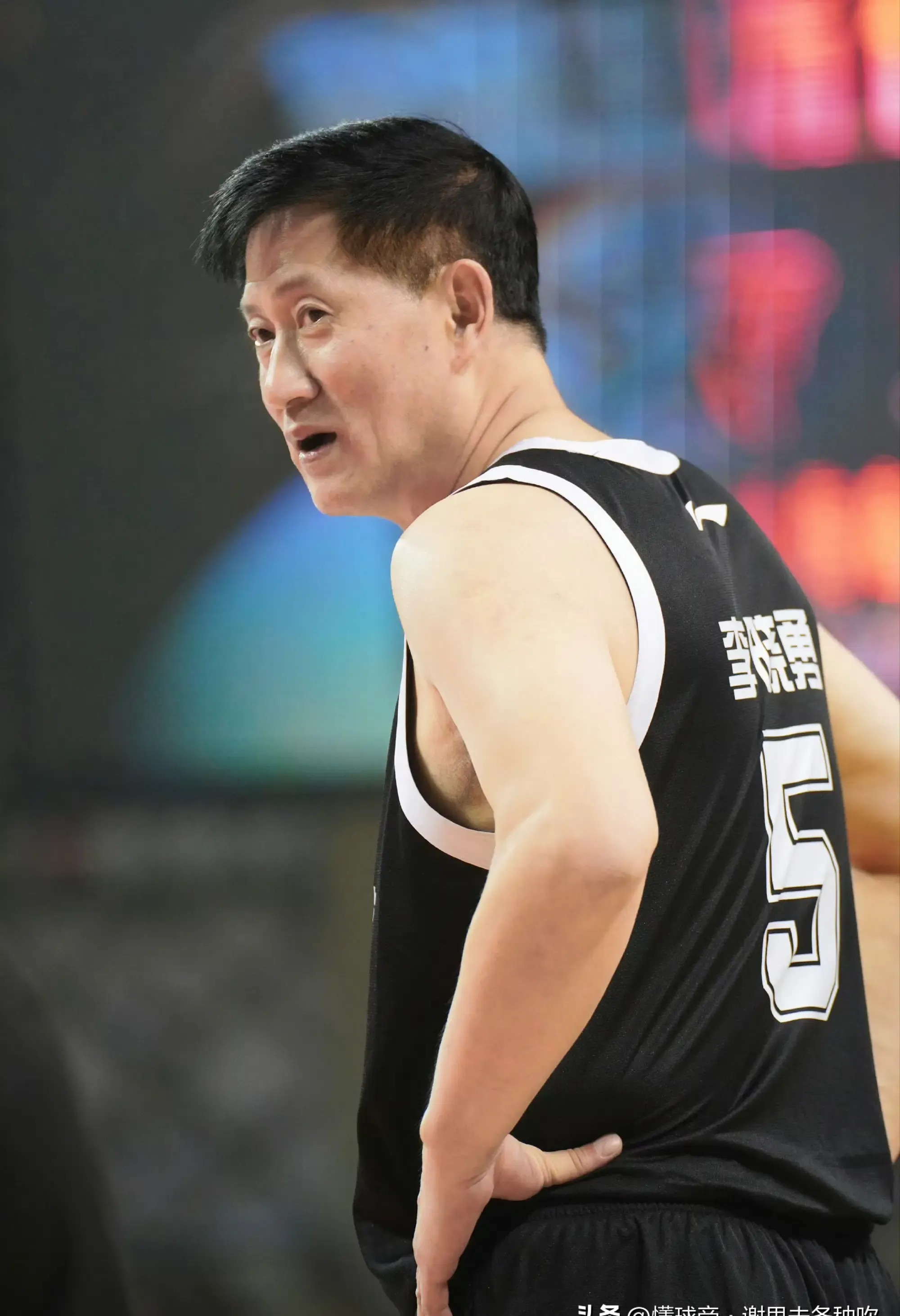 荷甲赛程吃紧，广东宏远赛前门线救险，球迷炸锅，资深球员宣示担当的简单介绍