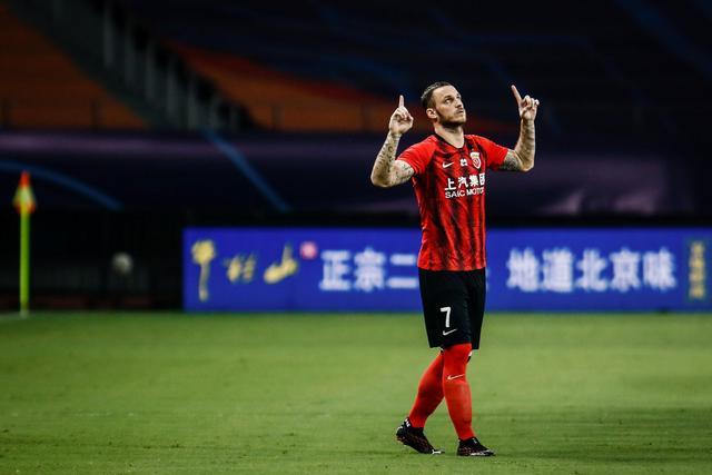 亚冠今晚再迎强敌；阿斯顿维拉门线救险；主帅态度——底气十足；临场指挥获称赞的简单介绍