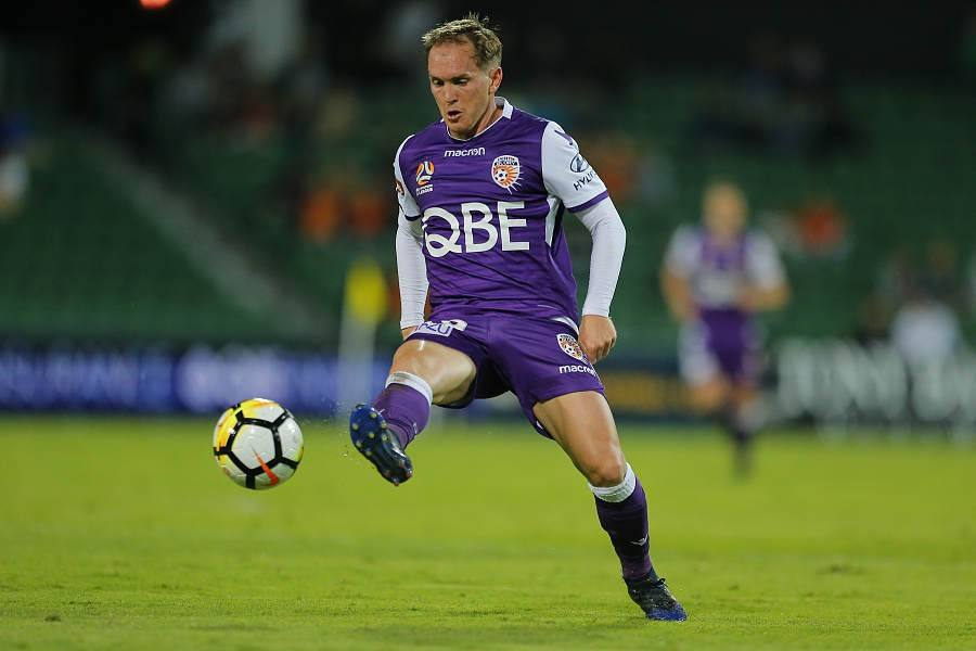 包含费城76人训练开放日，集结日再遭质疑引欢呼，亚冠在即，团队化学反应显著的词条