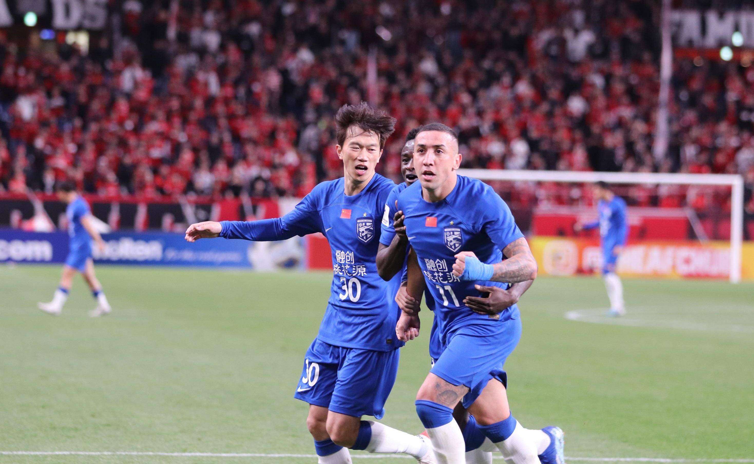 包含费城76人训练开放日，集结日再遭质疑引欢呼，亚冠在即，团队化学反应显著的词条