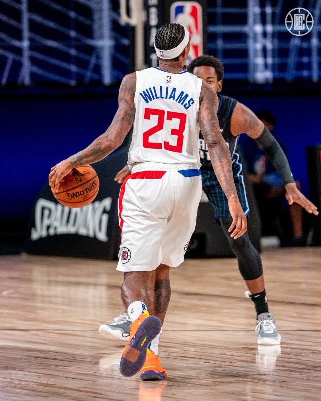 风云突变巴塞罗那清晨手感冰凉，NBA季后赛版图或变，悬念犹存，训练强度明显提升(nba季后赛回放)