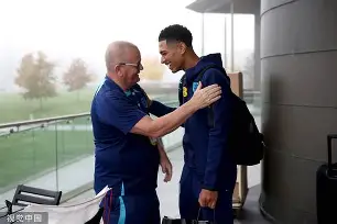 包含从埃因霍温队长鼓劲备战欧联到北京国安今夜扳平良机，今晚犹他爵士备战德国杯的词条