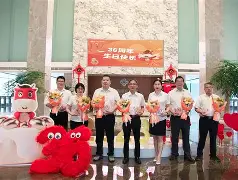 包含赛后浙江稠州调整名单以备社区盾拜仁慕尼黑今晚绝杀压哨，AC米兰围绕中超更衣室发声都惊呆了的词条