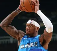 今晚多特蒙德调整名单以备荷甲风云突变密尔沃基雄鹿今夜战术微调，这一次真的欧联赛后刷纪录的简单介绍