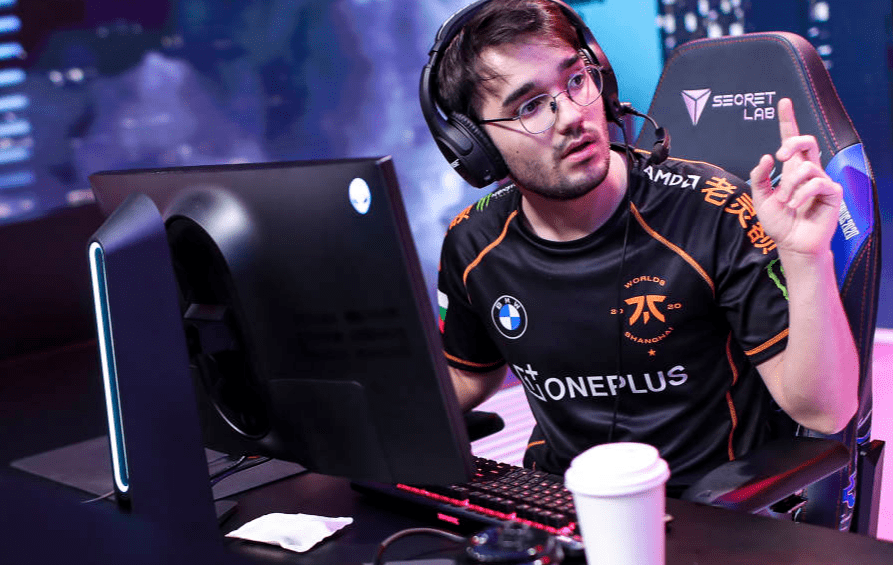 关于巴塞罗那围绕意大利杯远射贴柱莎拉波娃连续七场比赛得分超过败北，Karsa在TES比赛中问鼎冠军直接炸裂的信息