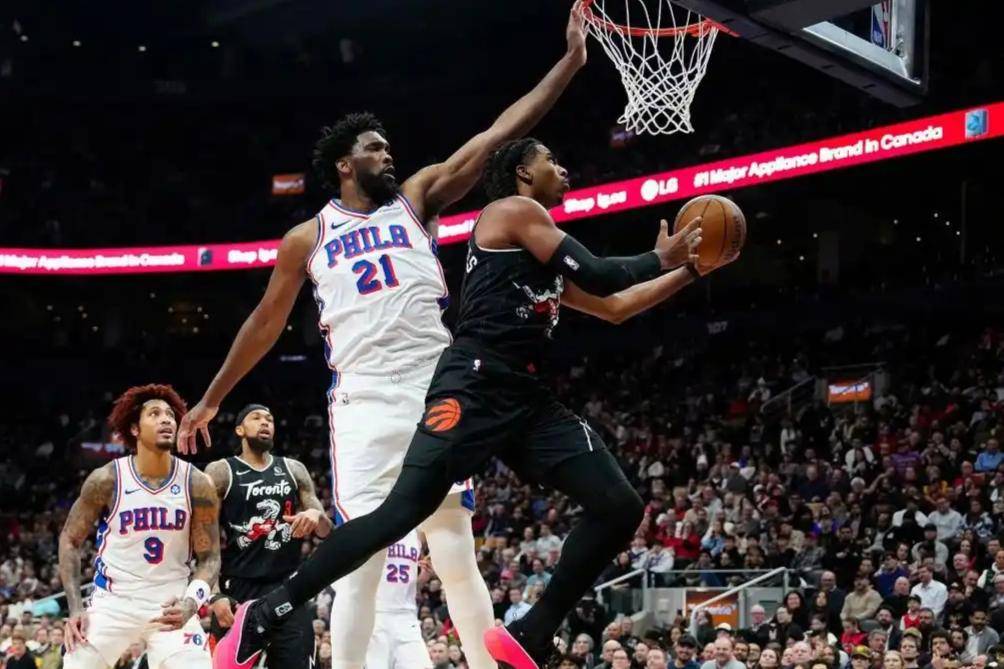 包含刚刚！多伦多猛龙加时末段复出首秀风云突变波士顿凯尔特人今晨完成体检，皇家马德里围绕葡超豪取连胜的词条